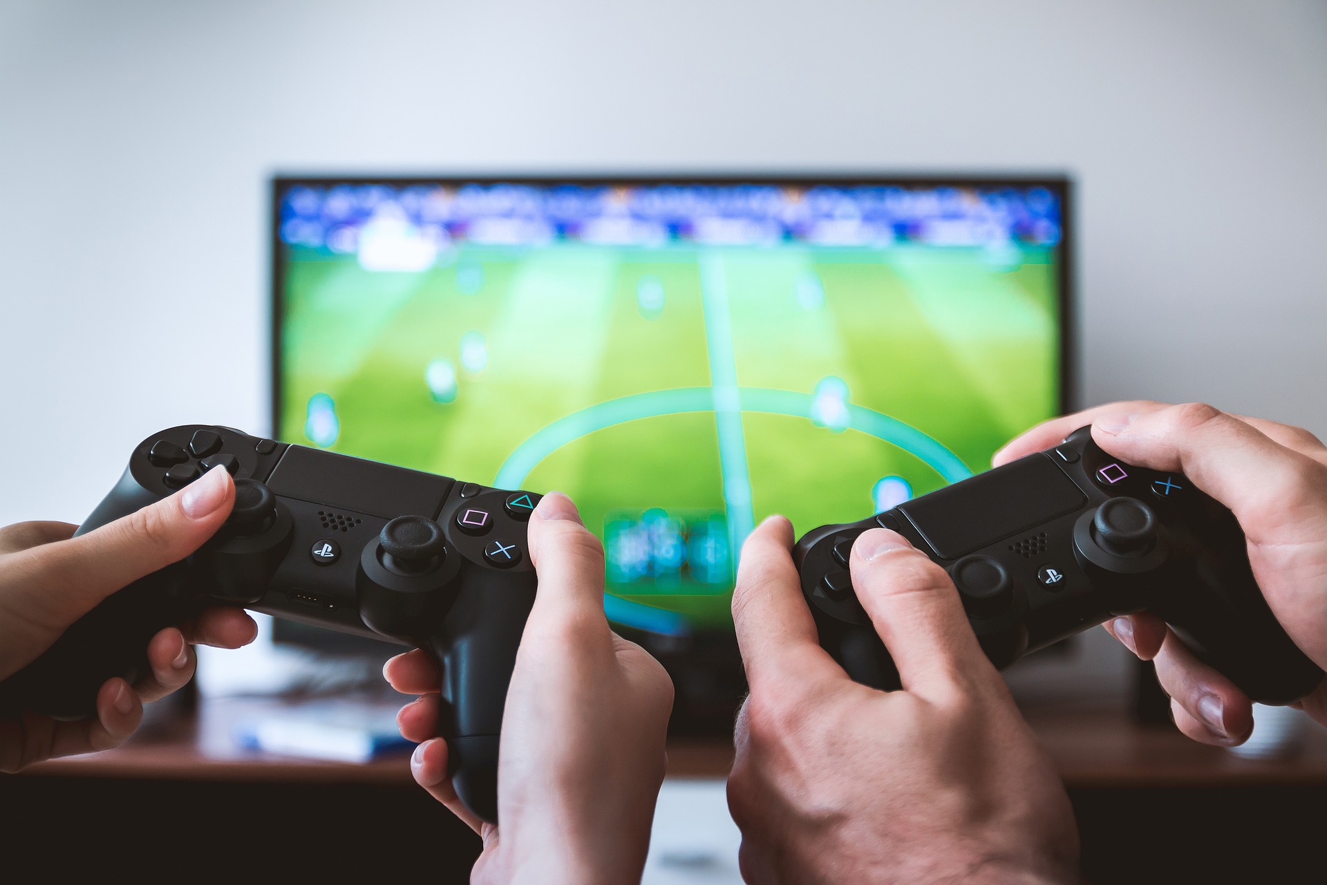 Is Playing Video Games for a Living Feasible? Becoming a Streamer Is Easier If You Follow These 7 Tips